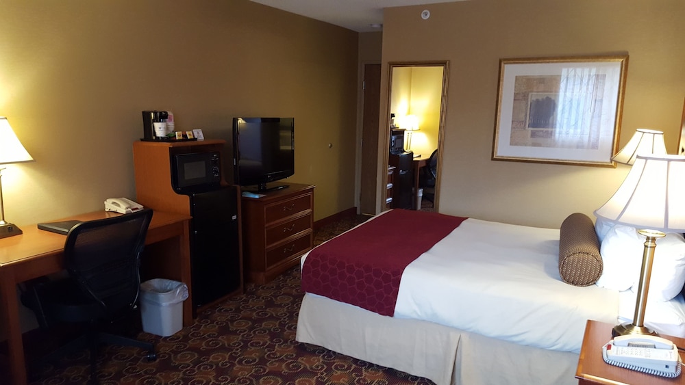 Standard Room, 1 King Bed, Accessible, Bathtub photo 1