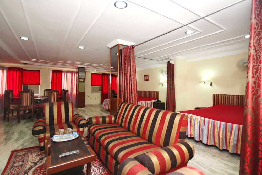Royal Family Suite - Photo 6