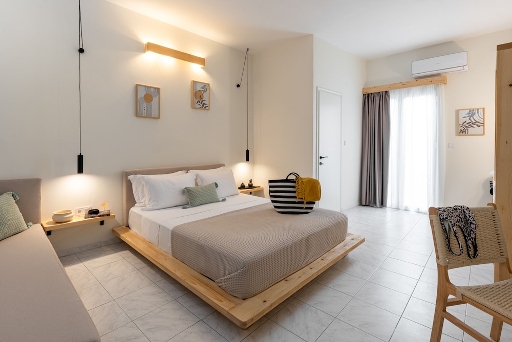 Deluxe Double Room with Extra Bed photo 1
