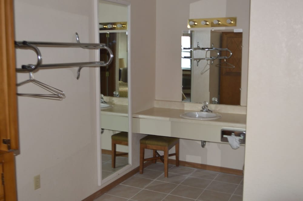 Double Room, 2 Queen Beds, Non Smoking photo 2