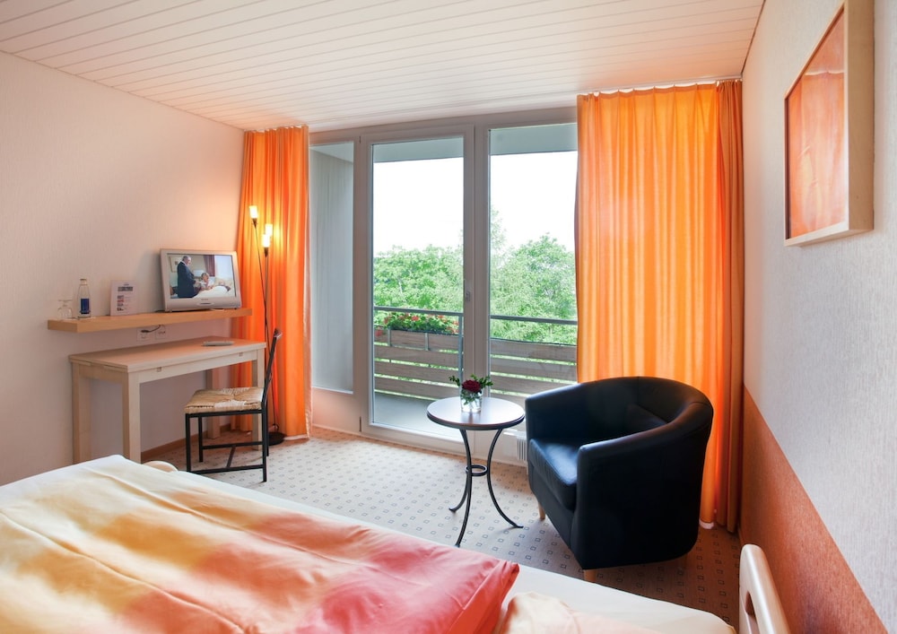 Standard Room, 1 Queen Bed photo 1