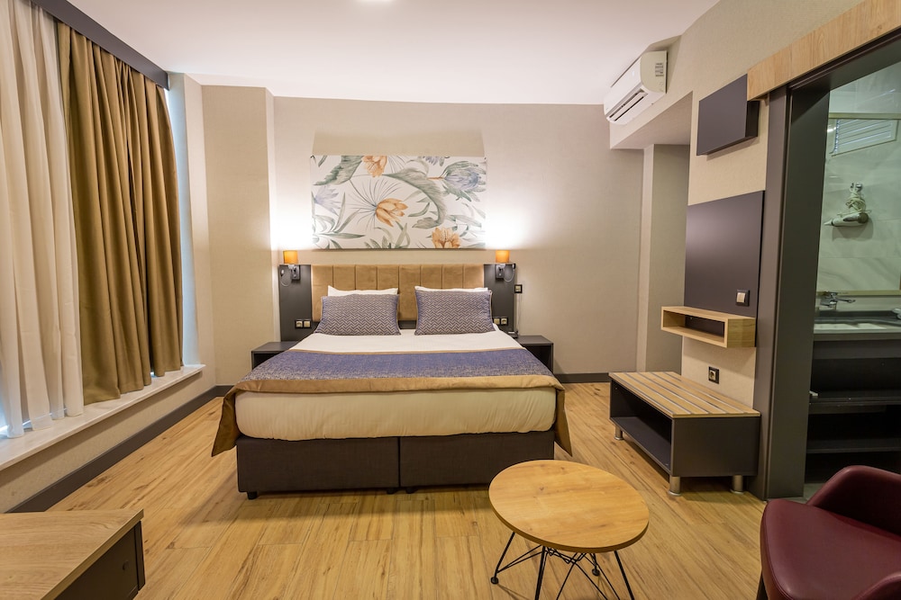 Deluxe Room - Photo 6