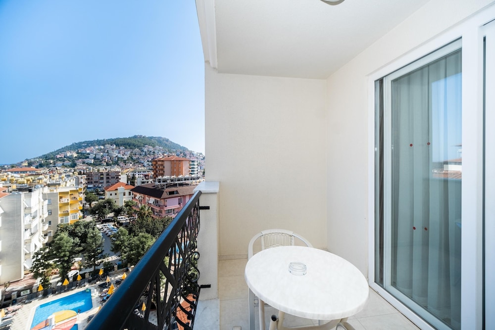 Suite, Pool View thumbnail 5