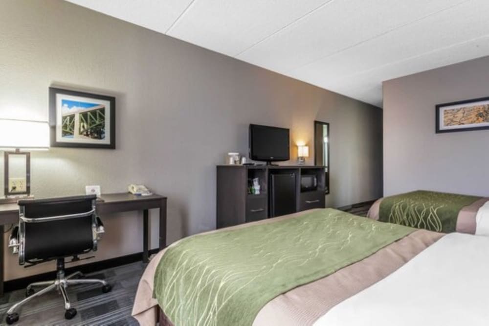 Standard Room, 2 Queen Beds, Non Smoking - Photo 6