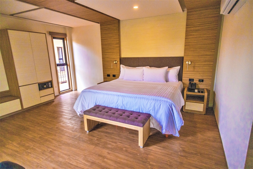 Deluxe Studio Suite photo 3