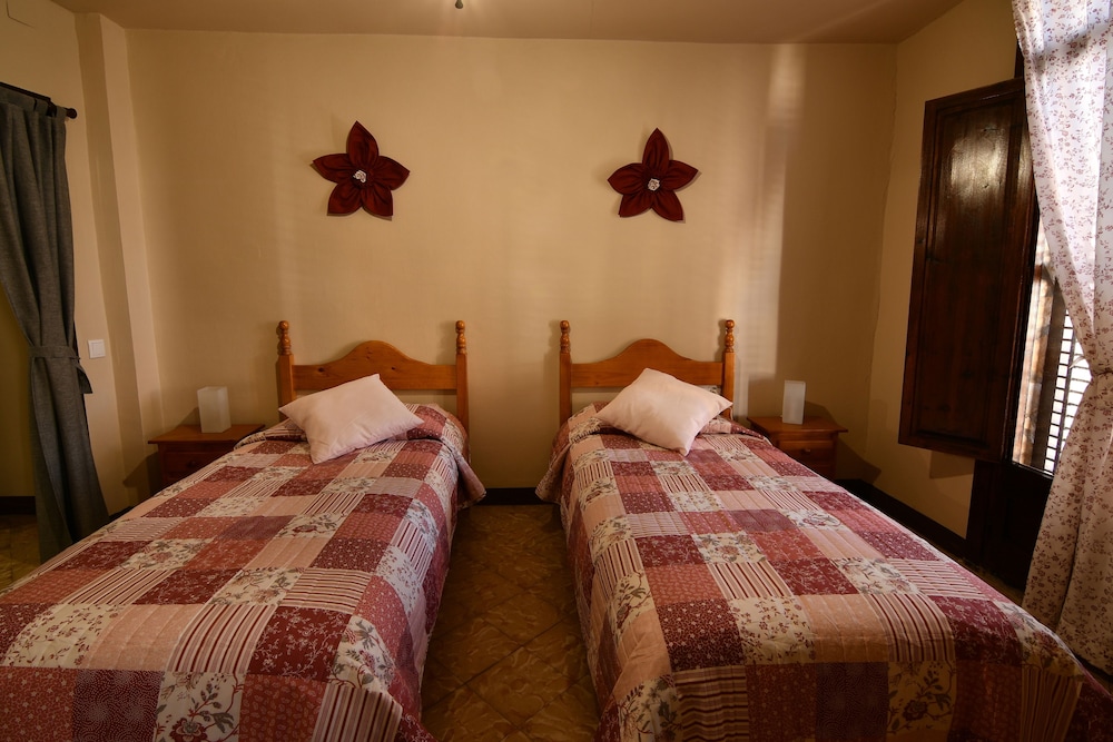 House, 3 Bedrooms photo 2