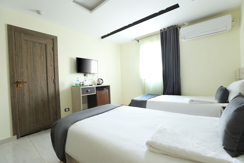 Deluxe Room - Photo 7