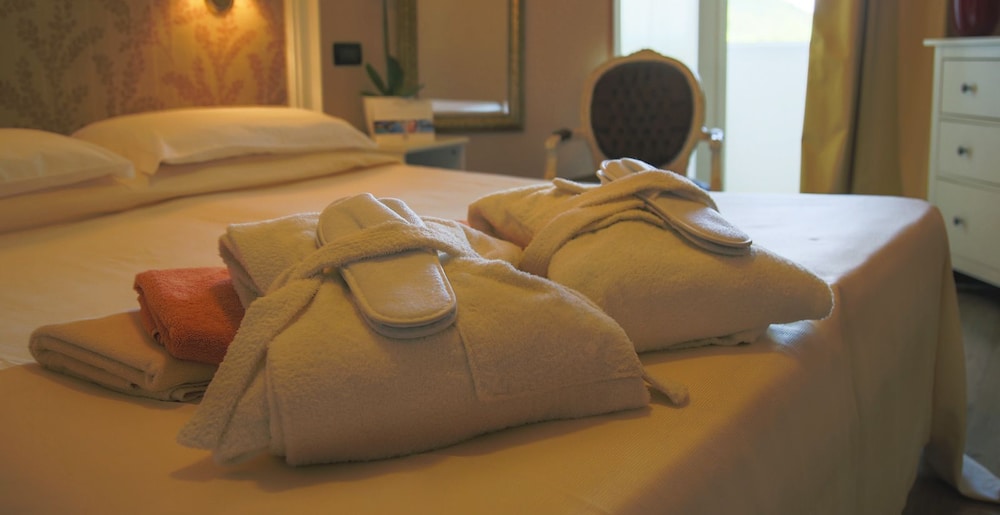 Standard Double Room - Photo 3
