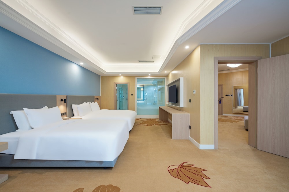Suite, 1 Bedroom - Photo 1