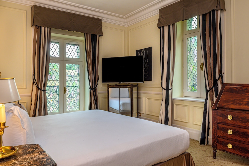 Suite, 1 King Bed - Photo 4