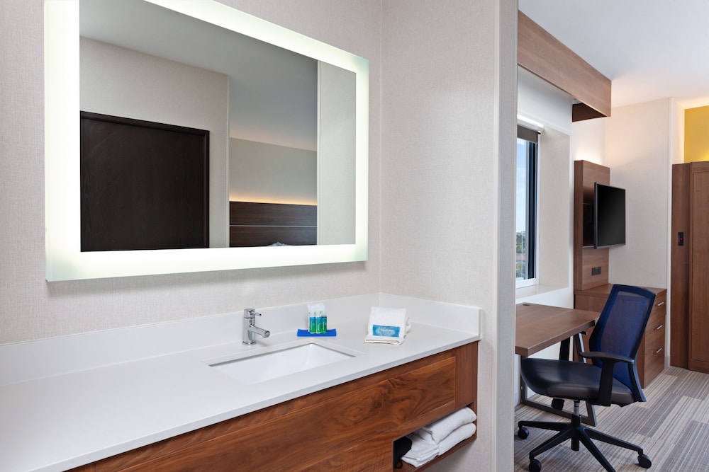 Standard Room, 2 Double Beds (Executive Tower) thumbnail 5