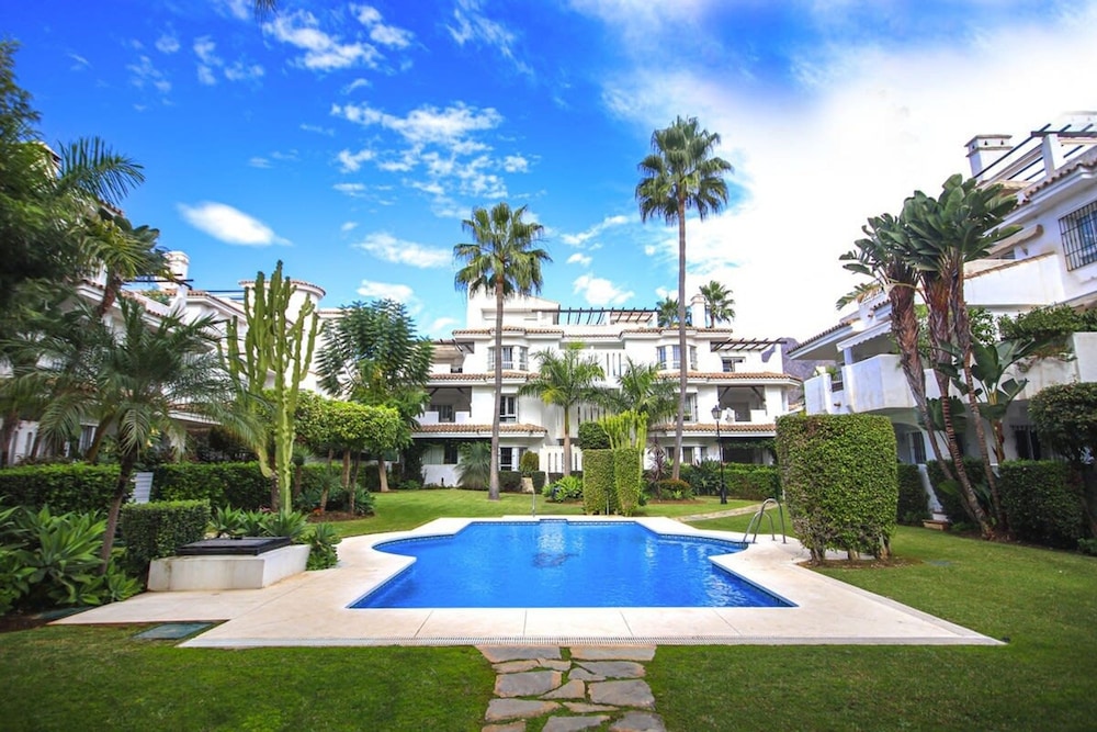 Modern 3 Bedroom Pool Access Apartment F-7, Billede 16