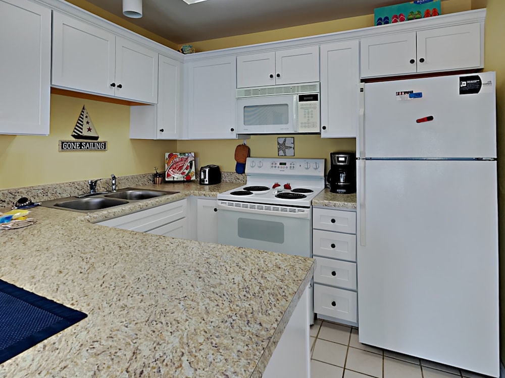 Condo, 1 King Bed with Sofa bed, Kitchen, Ocean View (#101 West - No Pets) photo 3