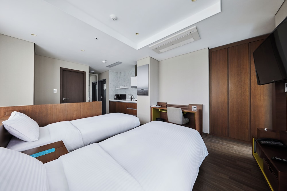 [17:00 Check-in] Deluxe Studio, 2 Single Beds