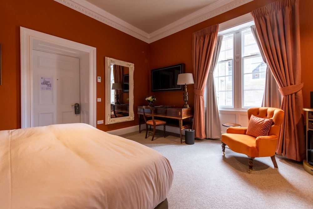 Room, 1 King Bed (Castle) - Photo 6
