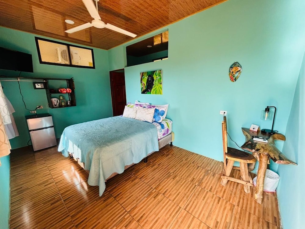 Room Monkeys photo 1