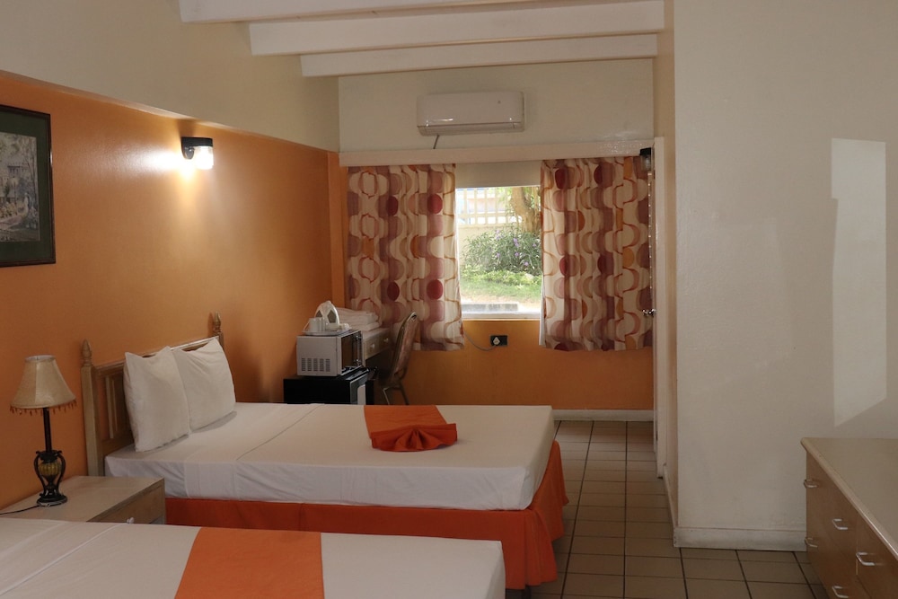 Standard Room, 2 Double Beds photo 2