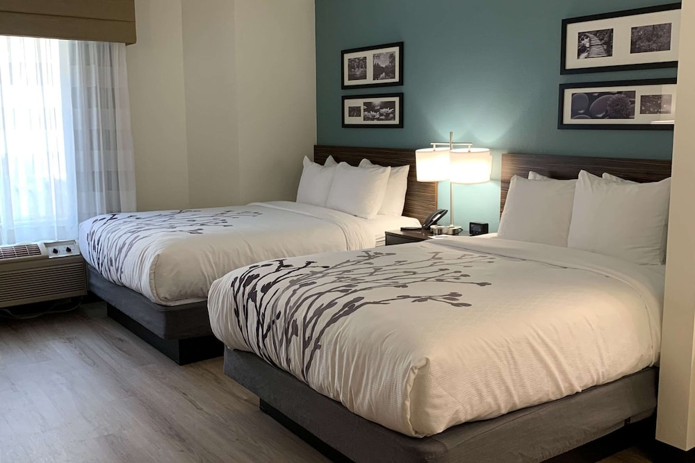 Room, 2 Queen Beds, Non Smoking - Photo 1
