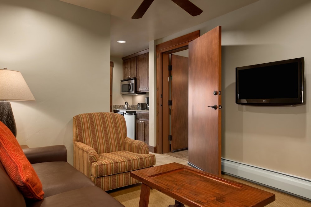 Grand Condo, 2 Bedrooms, Balcony (Grand Lodge Peak 7 - 2 Bedroom) photo 3