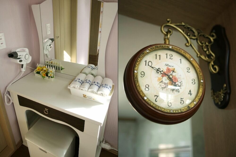 Room (305) - Photo 3