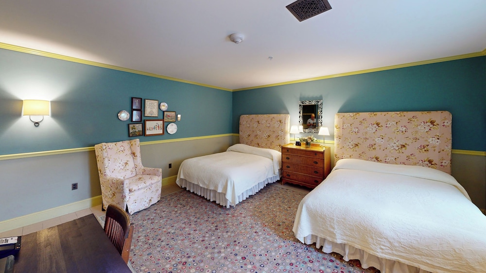 Room, 2 Queen Beds (Village)