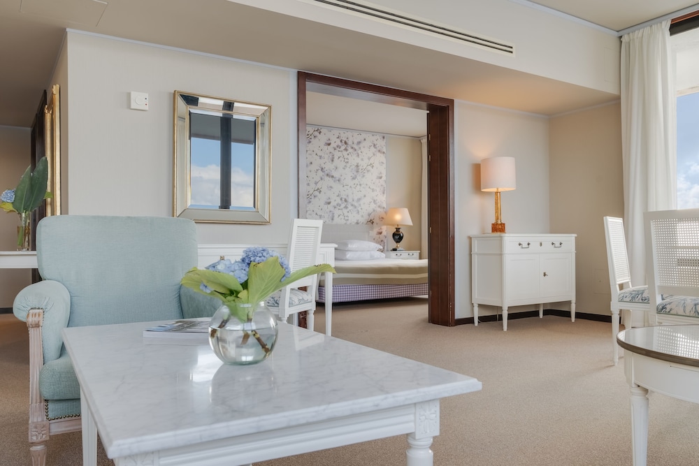 Suite, 1 Queen Bed, Sea View - Photo 5