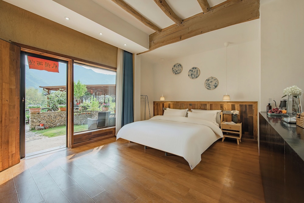Senior Double Room, Hill View