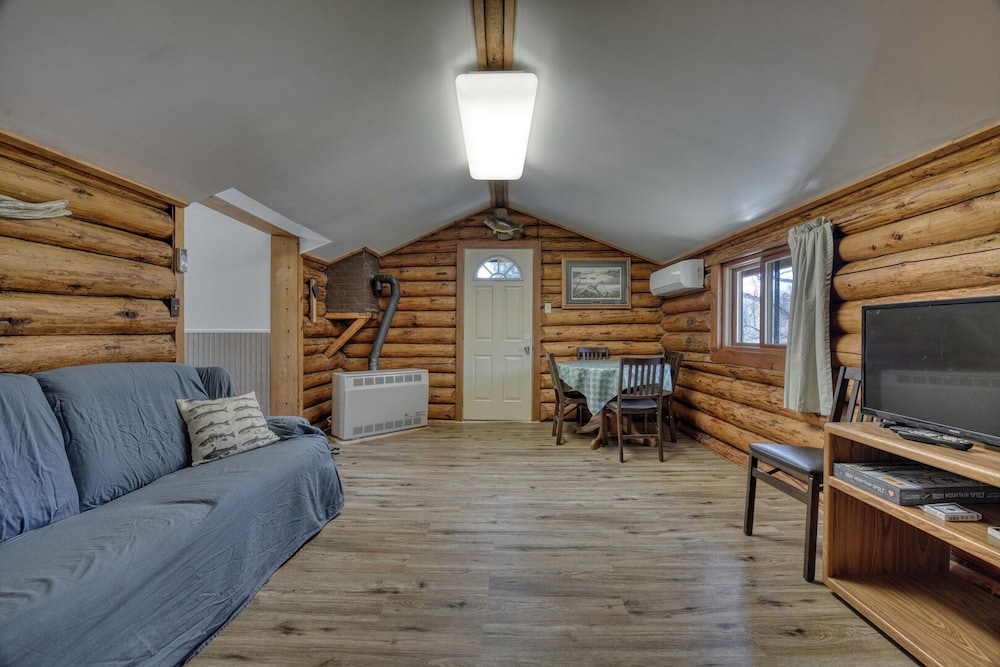 Cabin 6 photo 1