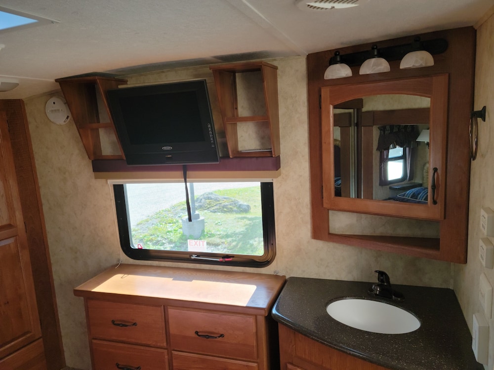Deluxe Mobile Home photo 2