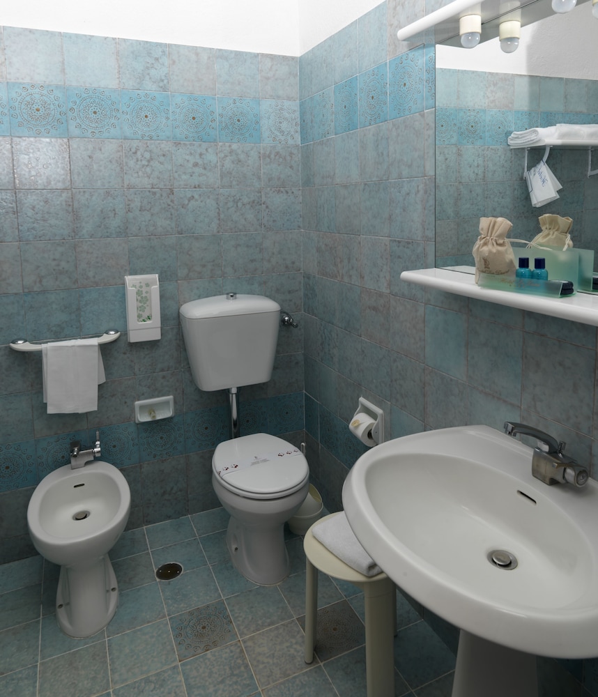 Standard Double or Twin Room, Sea View - Photo 3