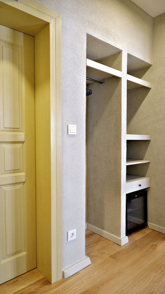Deluxe Twin Room, Multiple Beds - Photo 6