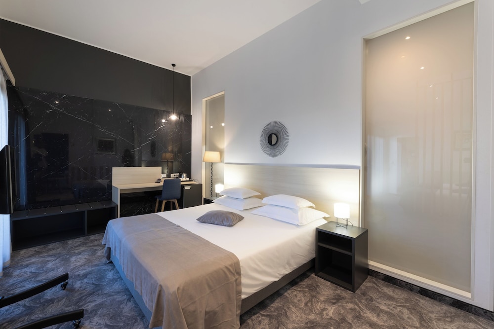 Junior Luxury Suite with Balcony