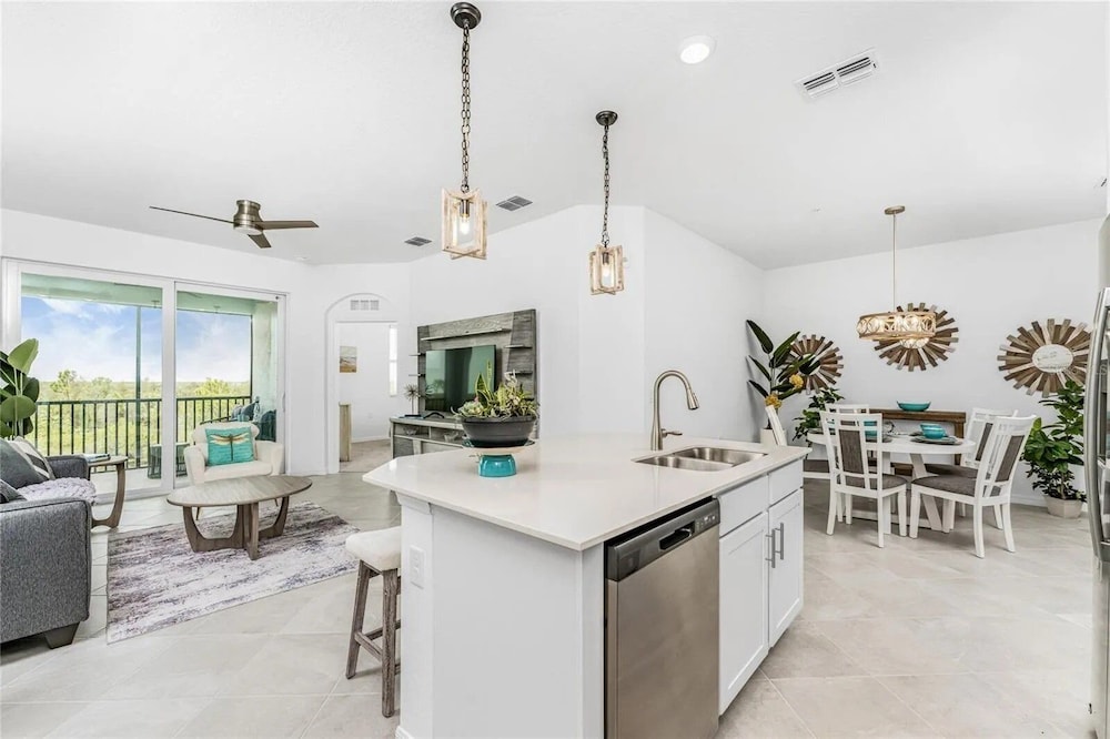 House, Multiple Beds, Pool Access (HLB14141-931) photo 1