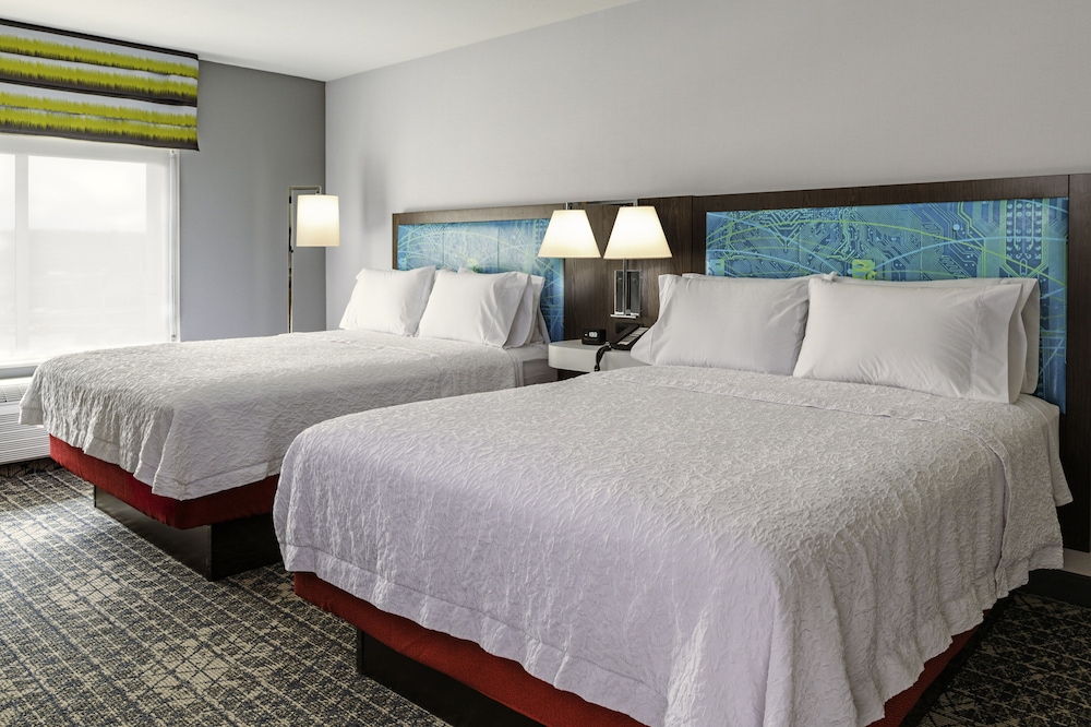 Room, 2 Queen Beds, Accessible (Roll-In Shower Mobility & Hearing) photo 3