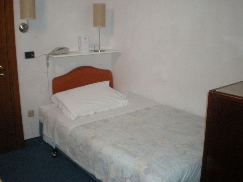 Single Room photo 1