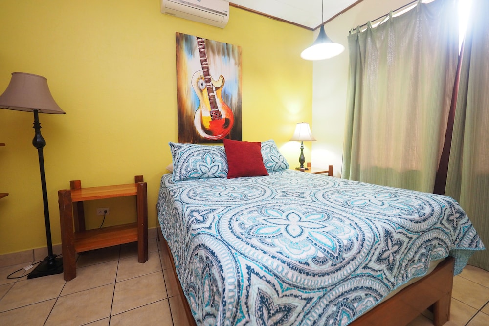 House, 3 Bedrooms photo 3