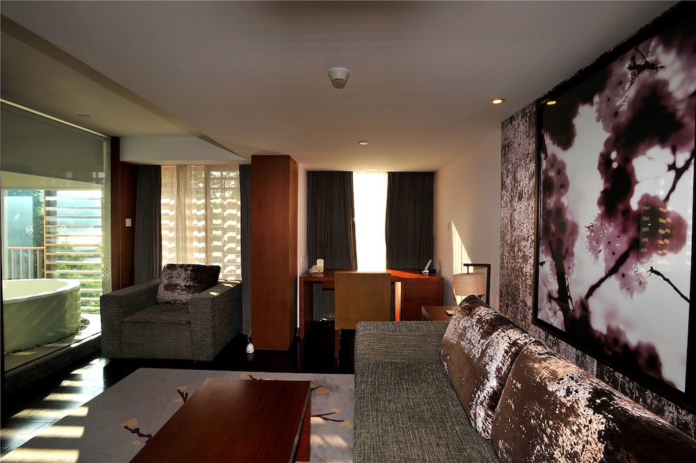 Deluxe Suite, Lake View photo 3