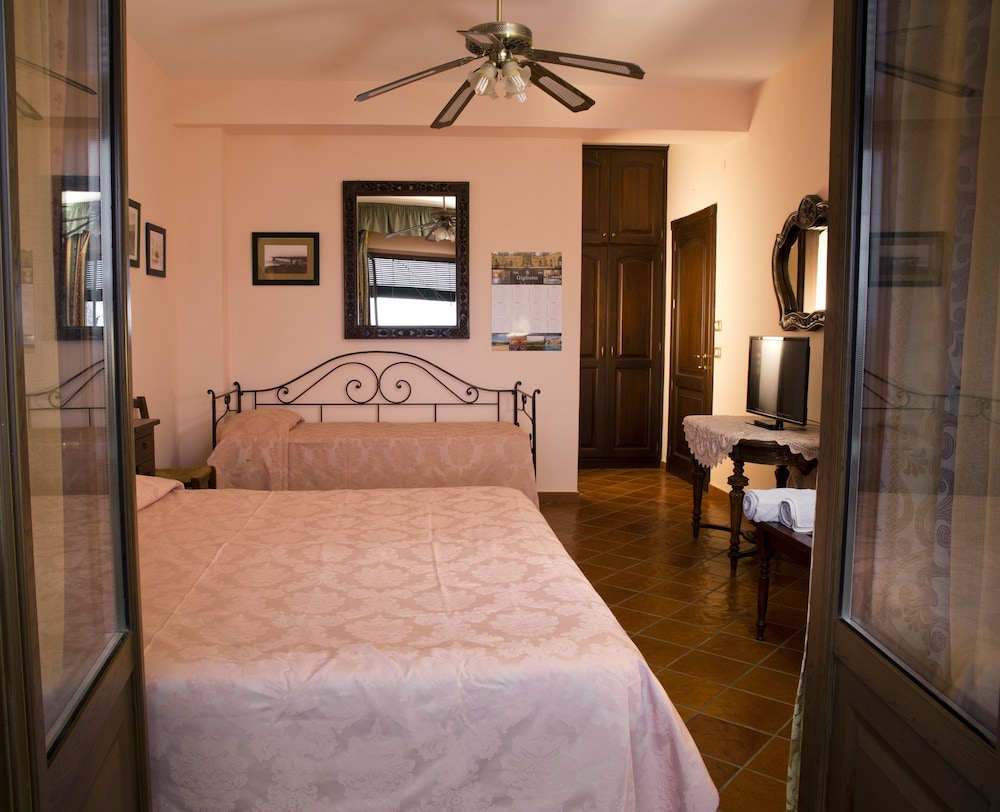 Triple Room photo 2