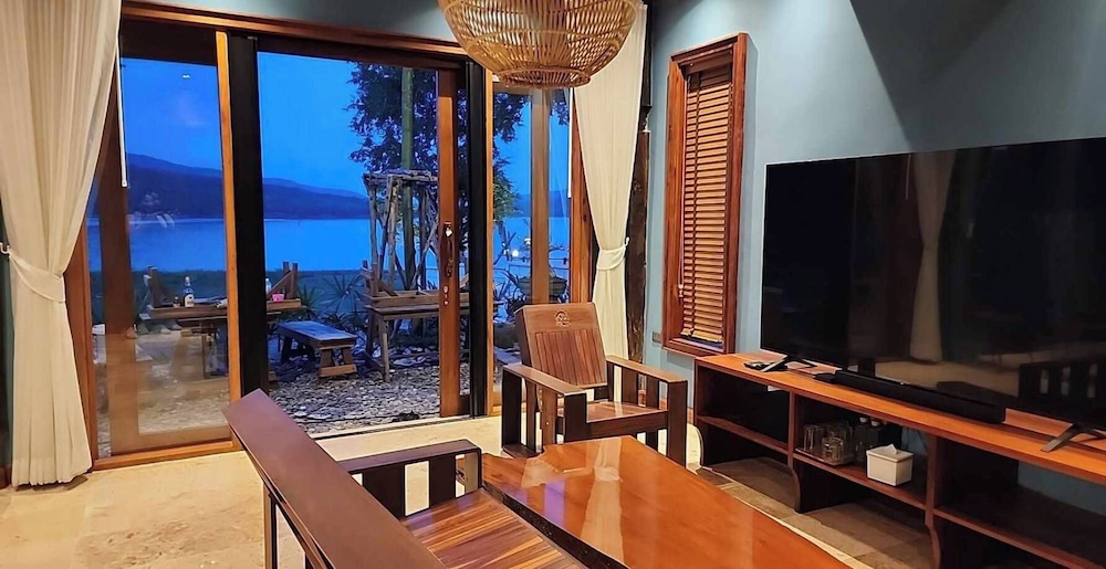 V9 Family Villa - Photo 6
