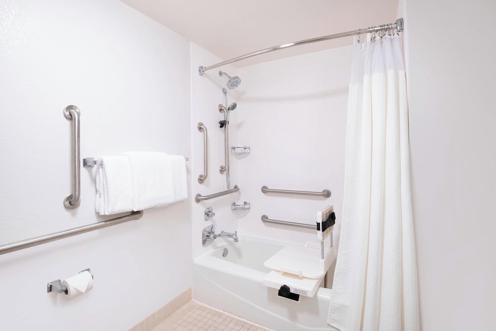 Room, 2 Double Beds - Photo 3