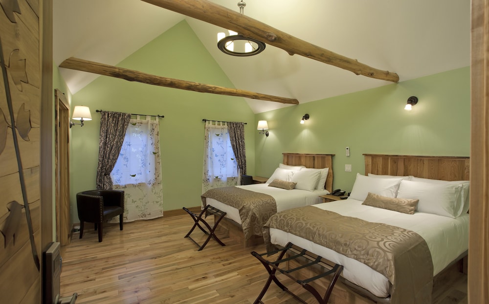 Standard Room, 2 Double Beds, Non Smoking (Butterfly Room) photo 1