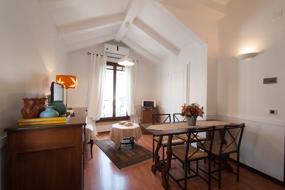 Classic Apartment photo 1