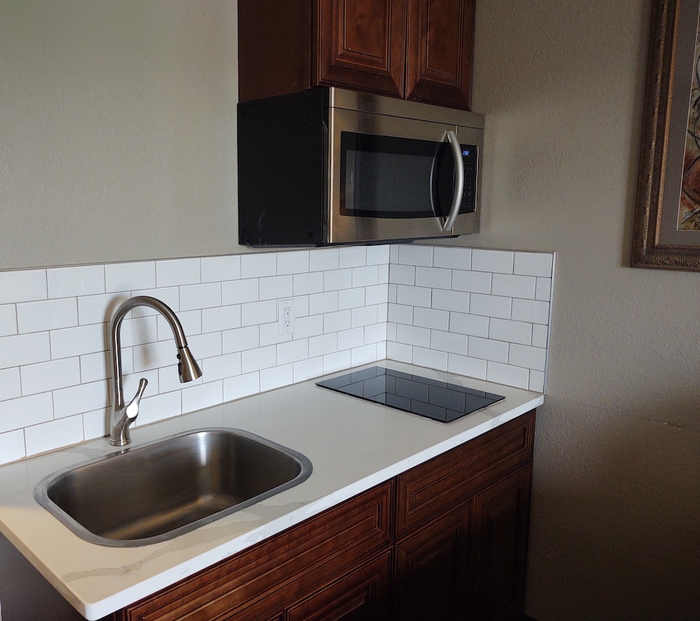 Standard Suite, 1 King Bed with Sofa bed, Kitchen photo 3