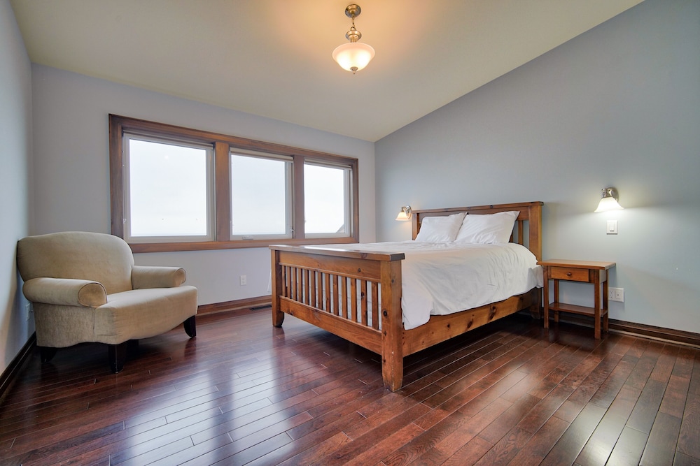 Chalet, 4 Bedrooms, Beachfront (BV 10 - Aqua Center, No Pool Access) photo 2