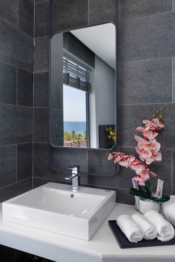 Superior Double or Twin with Bathtub