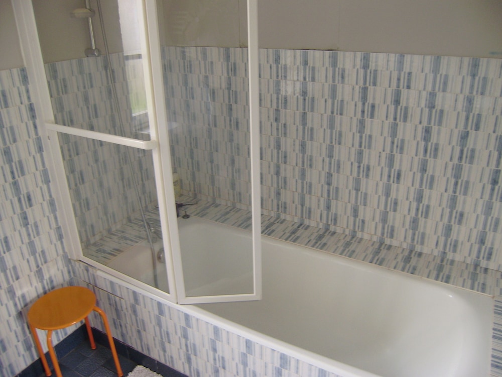 House, 2 Bedrooms photo 2