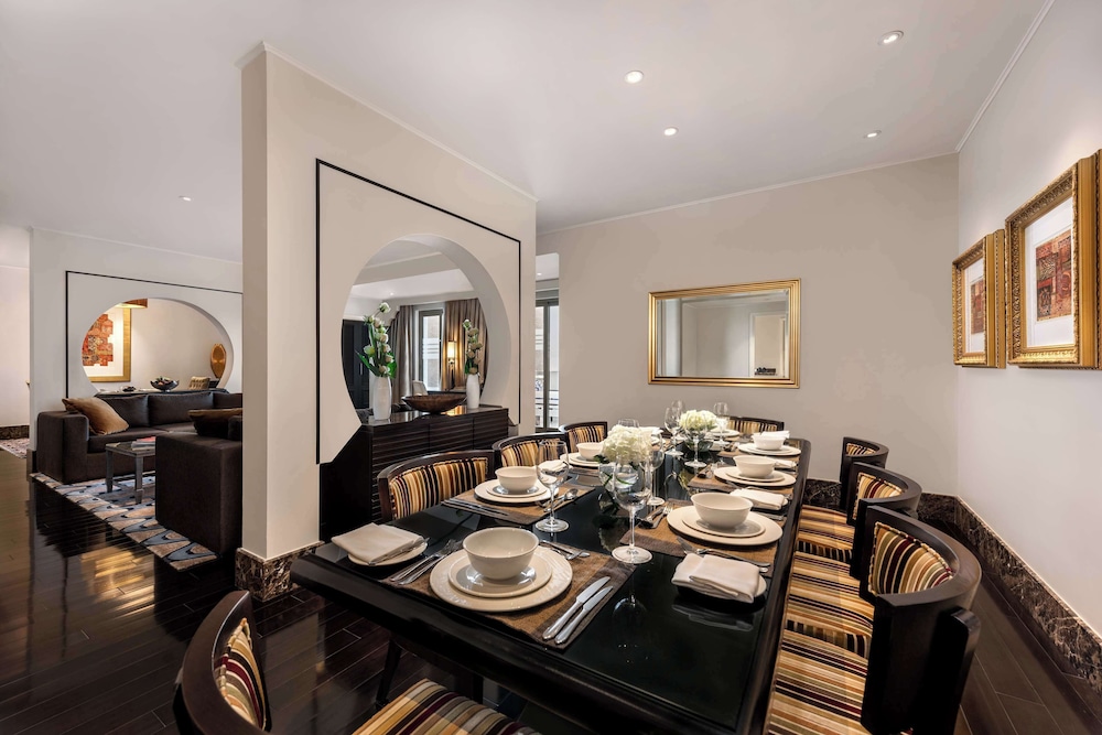 Two Bedroom Royal Suite, Evening Drinks & Canapes Section, Free Shuttle To Public Beach