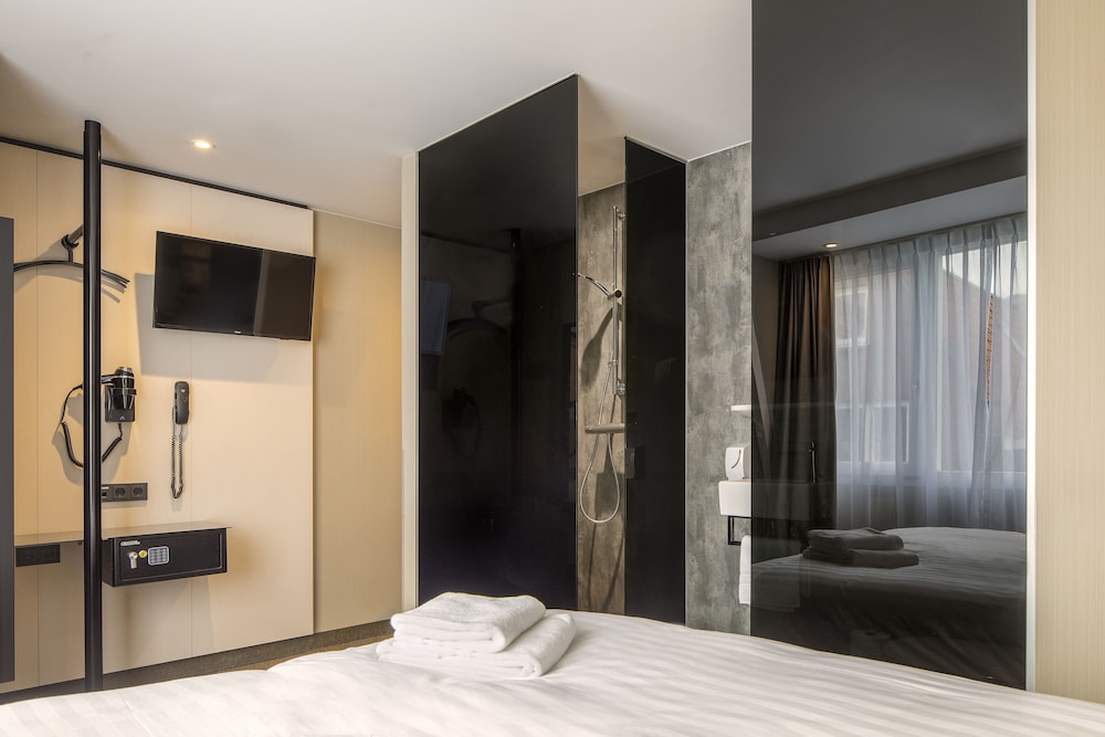 Basic Double Room thumbnail 6