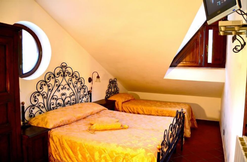 Triple Room, Mezzanine