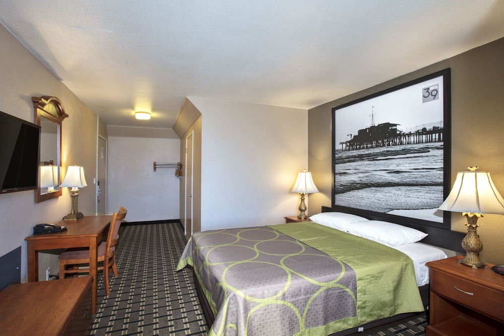Standard Room, 1 King Bed, Accessible, Non Smoking - Photo 2